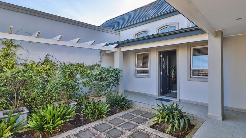 To Let 4 Bedroom Property for Rent in Kingswood Golf Estate Western Cape